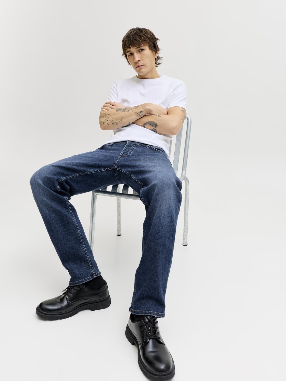 model_shot-creative